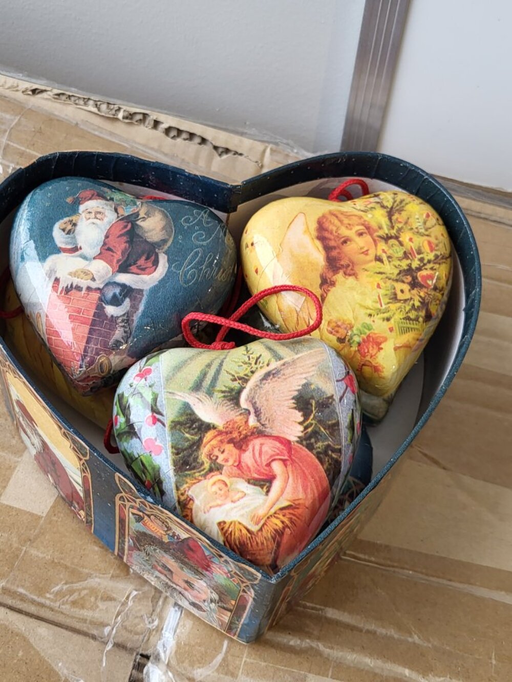 Old Fashioned Decoupage Paper Mache Xmas Ornaments Old World Santa (6) in box - Picture 2 of 13